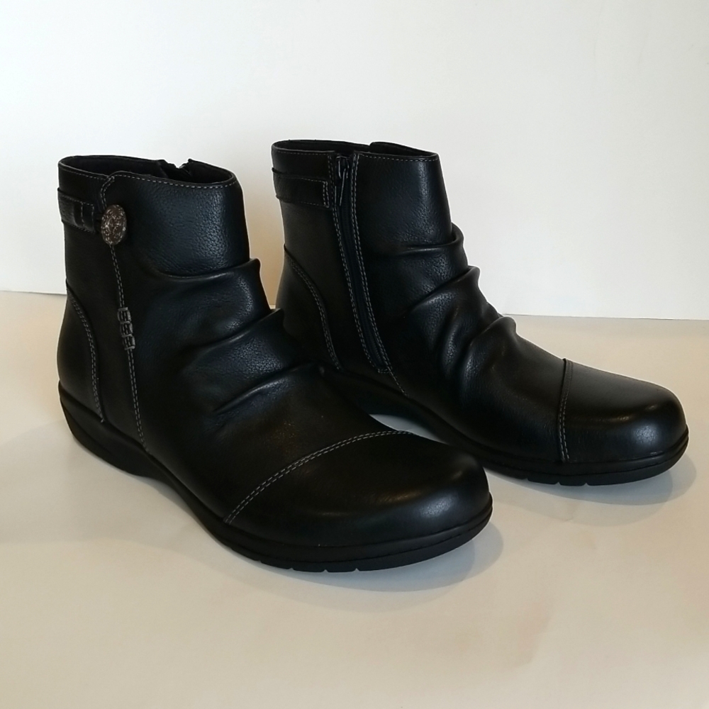 NIB 9.5 Clarks Cheyn Zoe Black Leather Booties